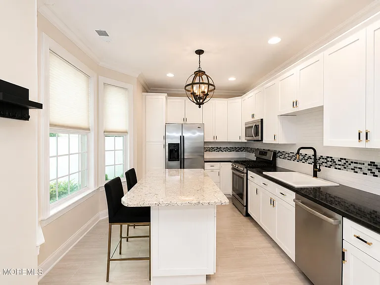 183 Shinnecock Dr — Photo 3