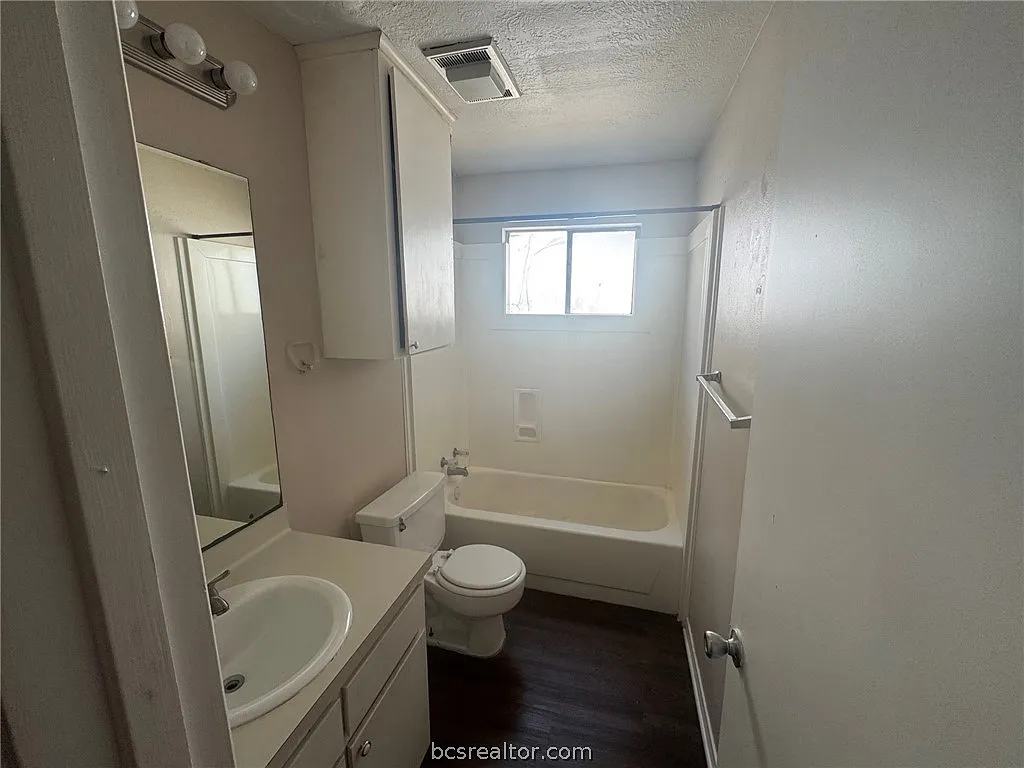3 bed, 1265 sqft, $1,600 — Photo 4