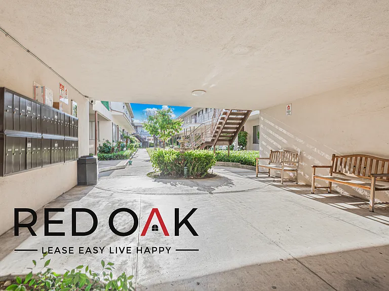 Courtyard Apts — Photo 13