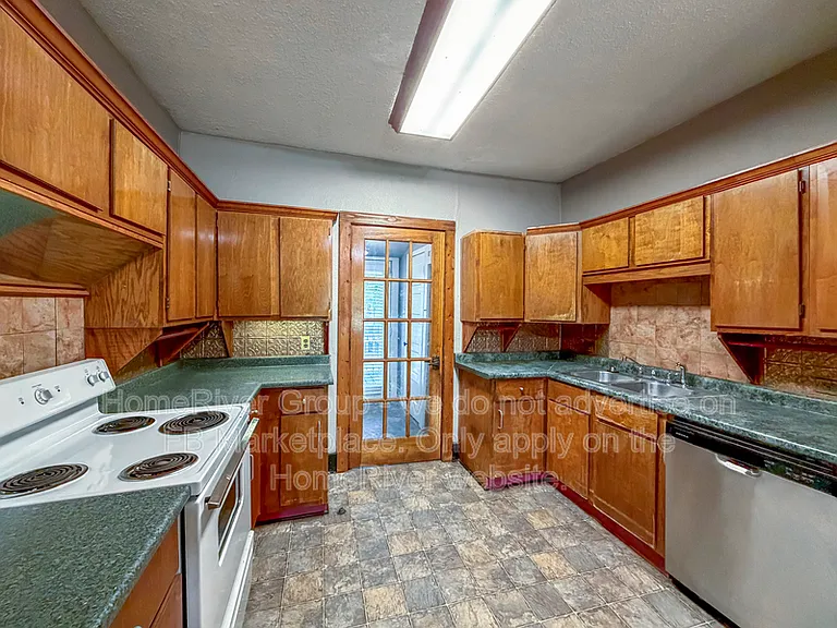 1004 W Gandy St — Photo 7