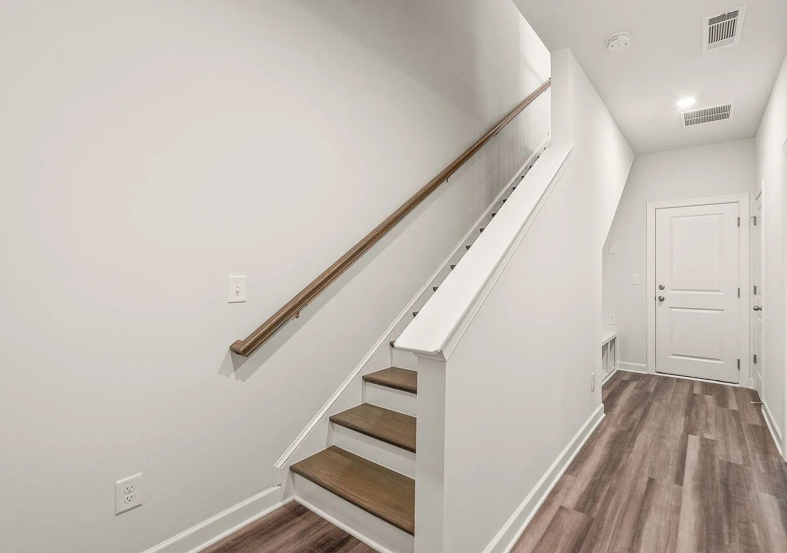 3 Story Townhome in City Park! — Photo 3