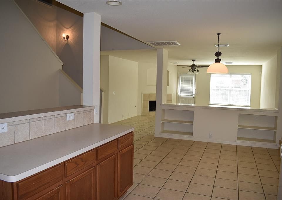 1st image of 16519 Aberdeen Green Dr