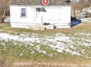 1390 Tremont Ave, Flint, MI 48505