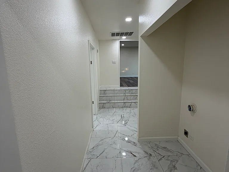 806 Vine St — Photo 10