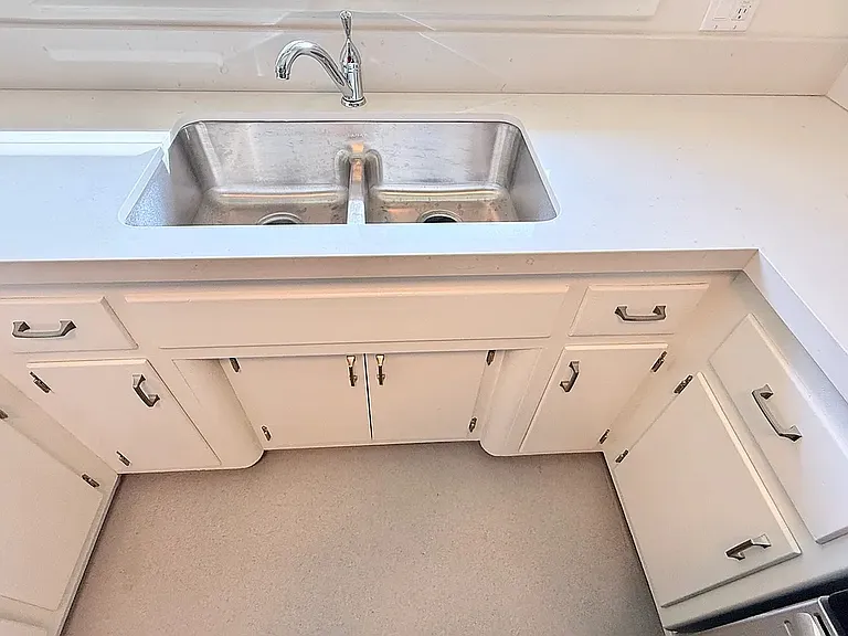 8222 De Longpre Ave #6 — Photo 22