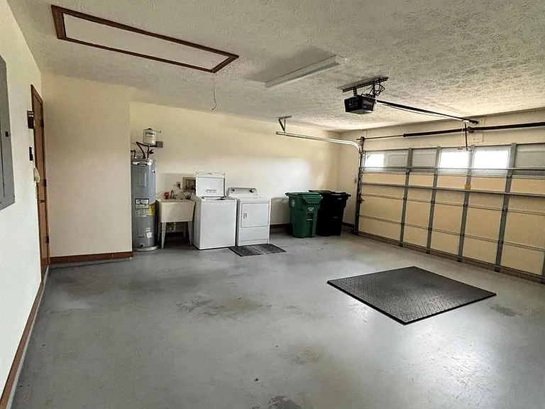 337 NW Tyler Ave — Photo 25