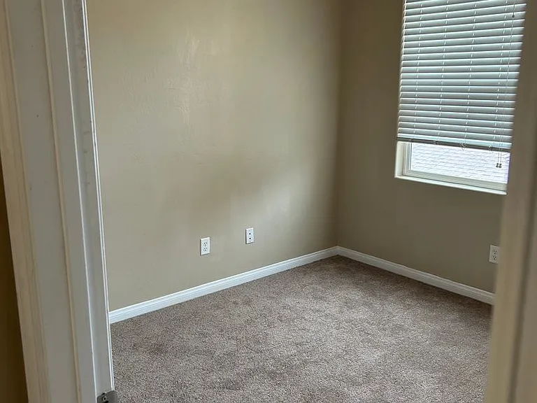 1925 Holt Rinehart Ave — Photo 18