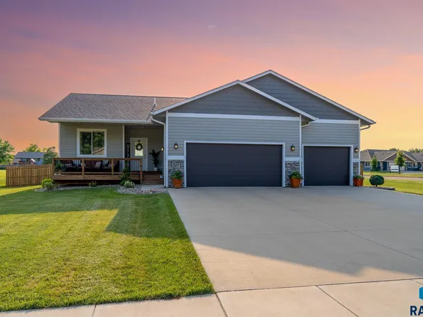 303 Emmett Trl, Harrisburg, SD 57032