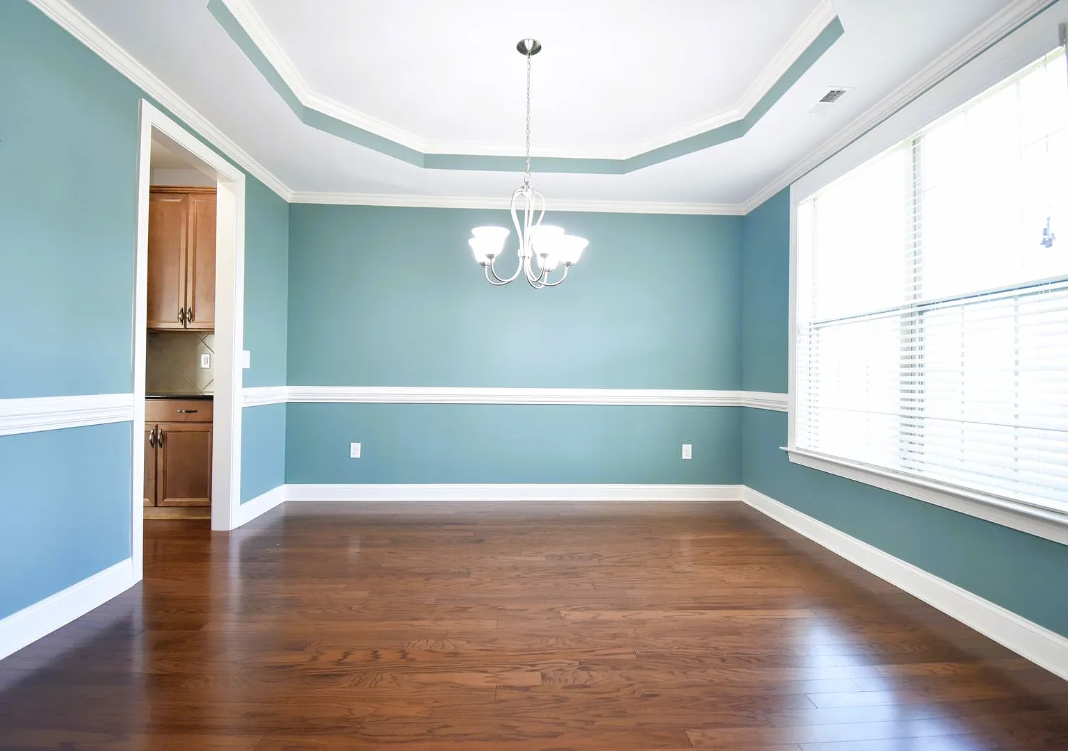 Coming Soon: 4 Bedroom 3 Bathroom- Small Dogs Allowed — Photo 4