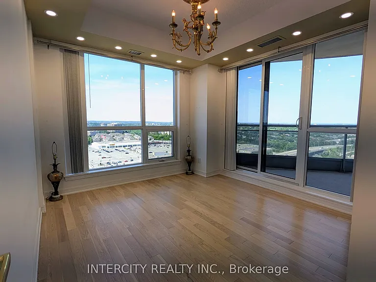 9201 Yonge St #1602 — Photo 8