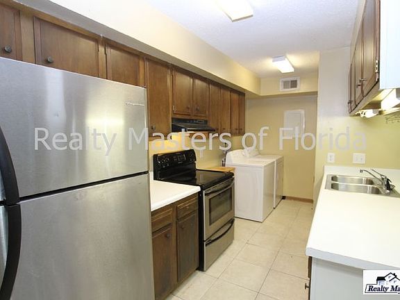 4th image of 3311 Kingswood Ct #7B