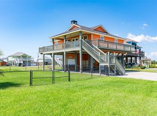 963 Palm Ridge Dr, Crystal Beach, TX 77650