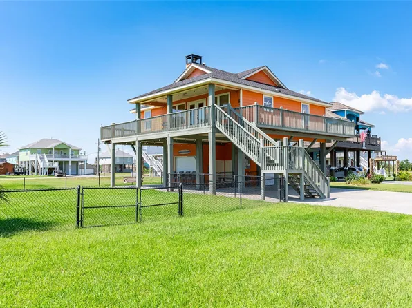 963 Palm Ridge Dr, Crystal Beach, TX 77650