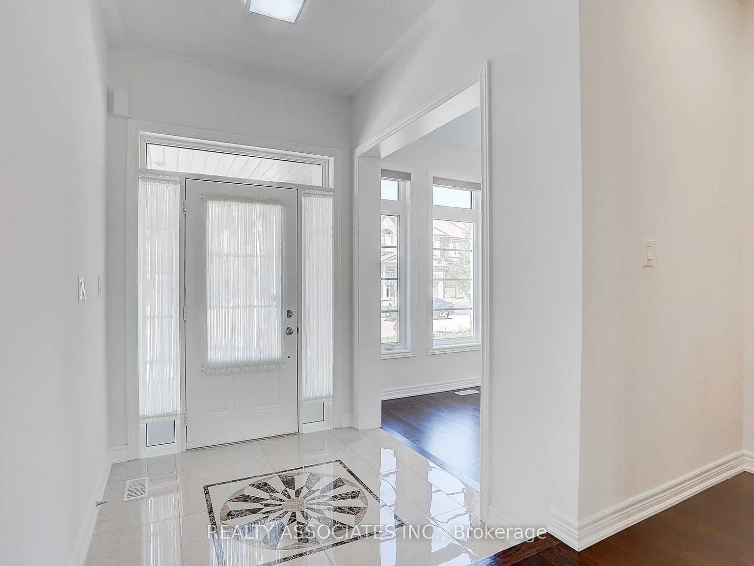 6 bed, $4,200 — Photo 2