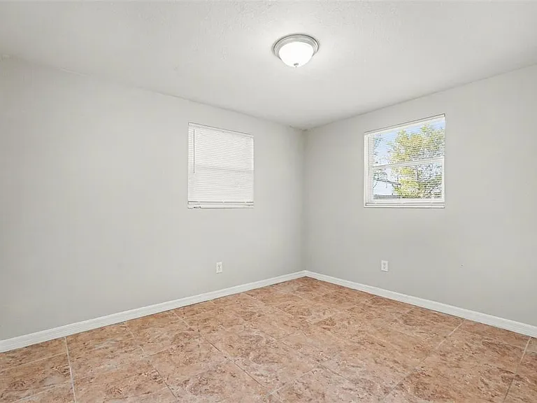 4923 S 82nd St — Photo 21