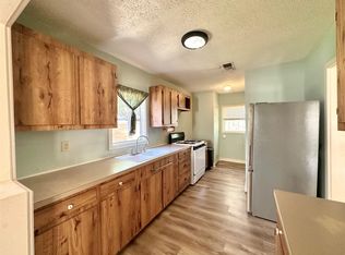 405 Mills St, Smithville, TX 78957