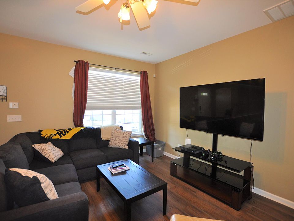 1st image of 637 Brickdust Ct