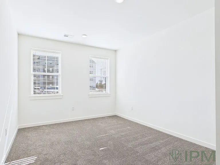 98 Penn Place — Photo 38