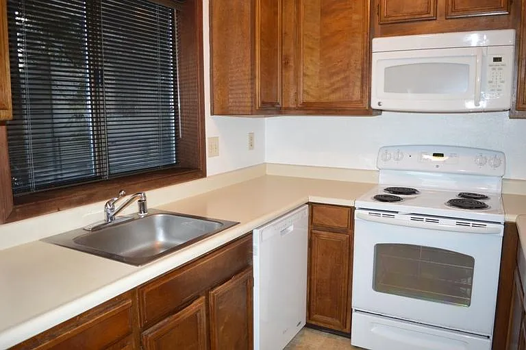 56 Cypress Pl — Photo 3