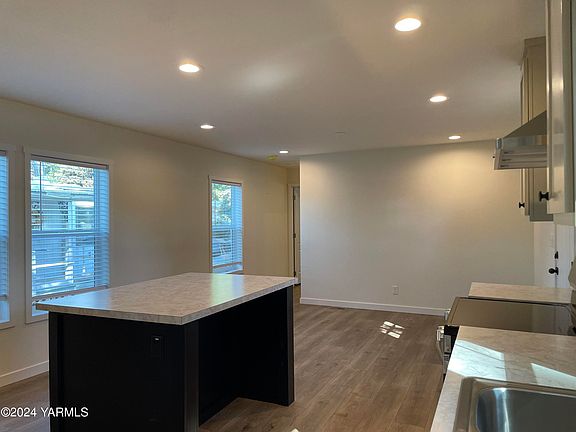 4th image of 1060 N Wenas Rd Unit 9