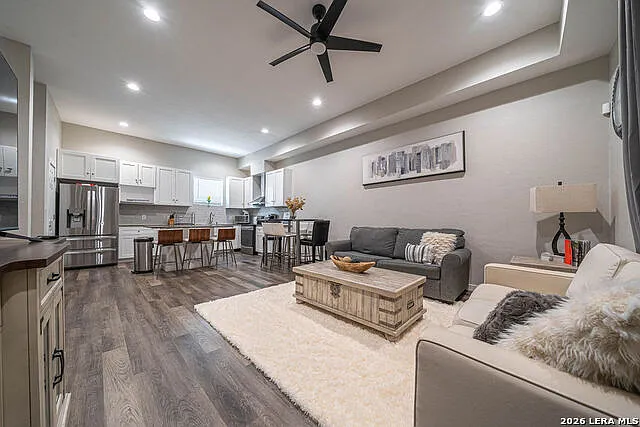 4 bed, 3.0 bath, 2040 sqft, $2,300 — Photo 2