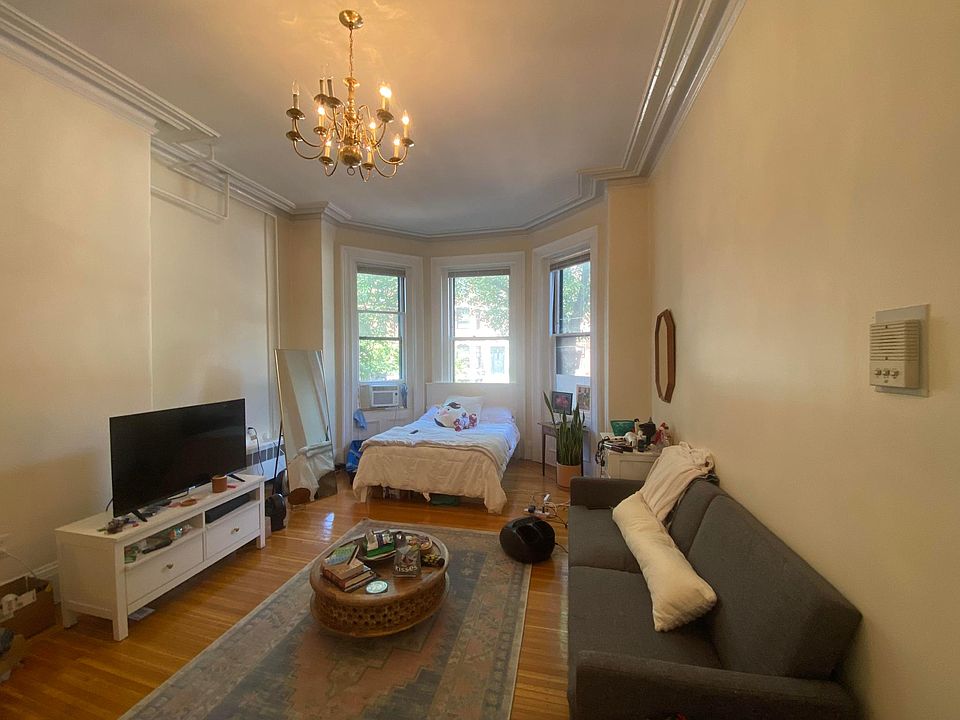 1st image of 300 Marlborough St