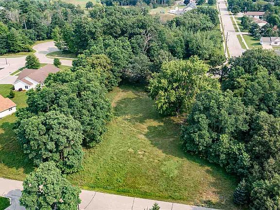 5th image of 901 Charles Wright Dr