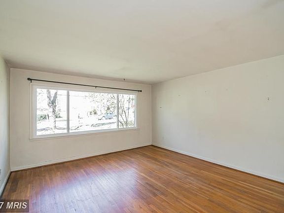 5th image of 3411 Greentree Dr