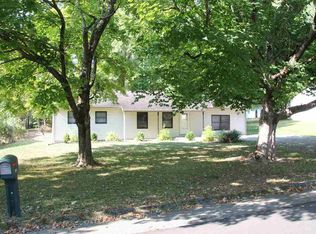 212 E Dewey Dr, Ellettsville, IN