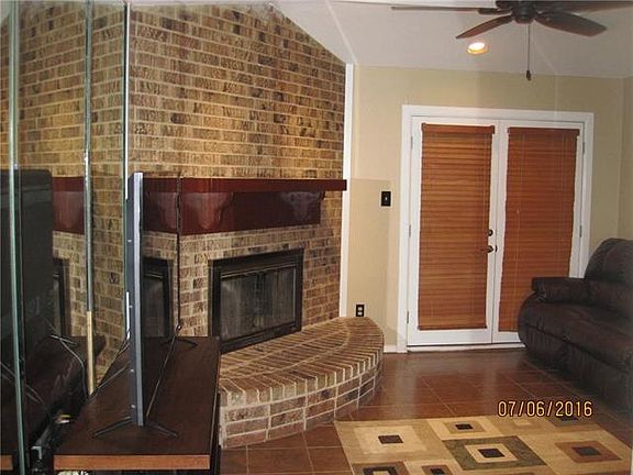 3rd image of 502 Stoneybrook Dr