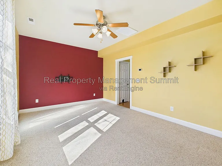 350 Marquette Ct — Photo 11