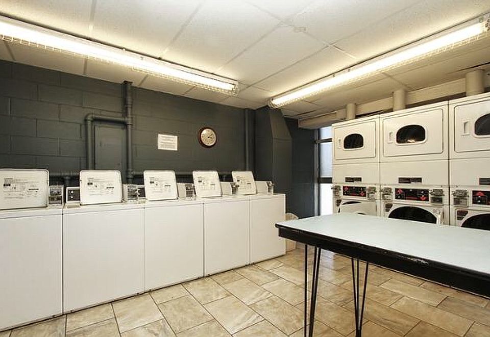 1st image of 1555 N Dearborn Pkwy APT 18E