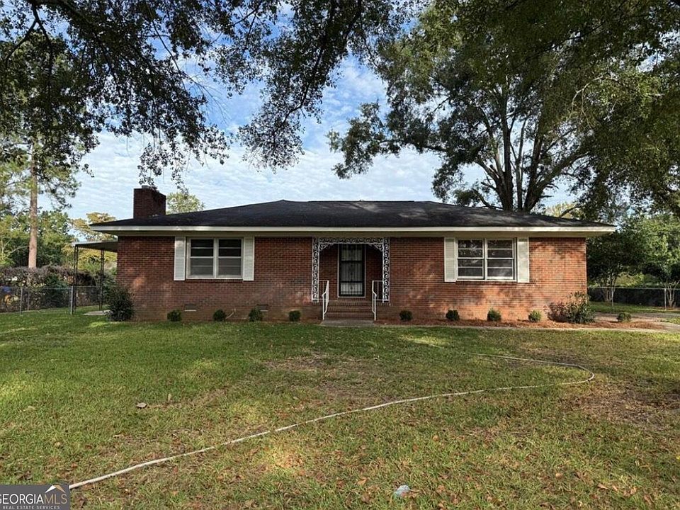 1st image of 412 Roberson St