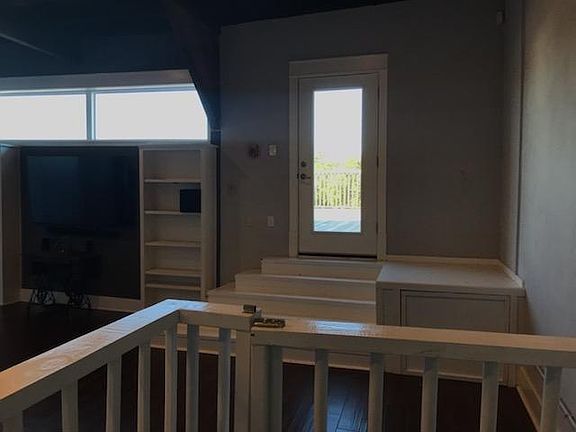 2nd image of 2816 Lee St #C