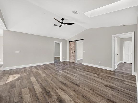 5th image of 1733 Twin Oak St