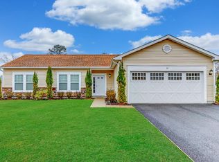 12 Pondview Cir, Shirley, NY 11967