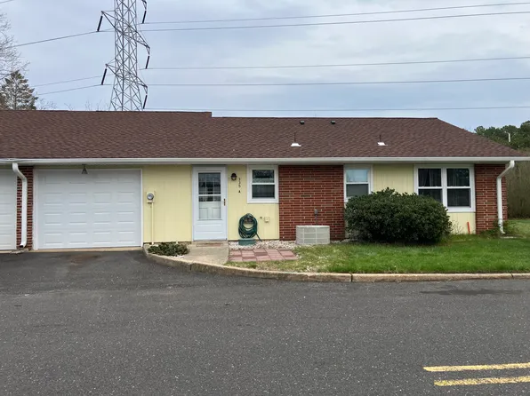 335A Canterbury Ct, Lakewood, NJ 08701