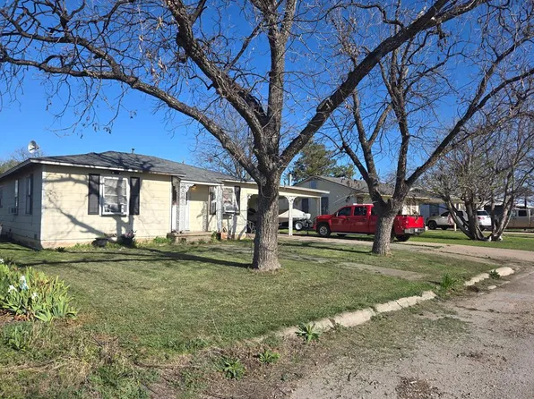 1106 Avenue A, Ballinger, TX 76821