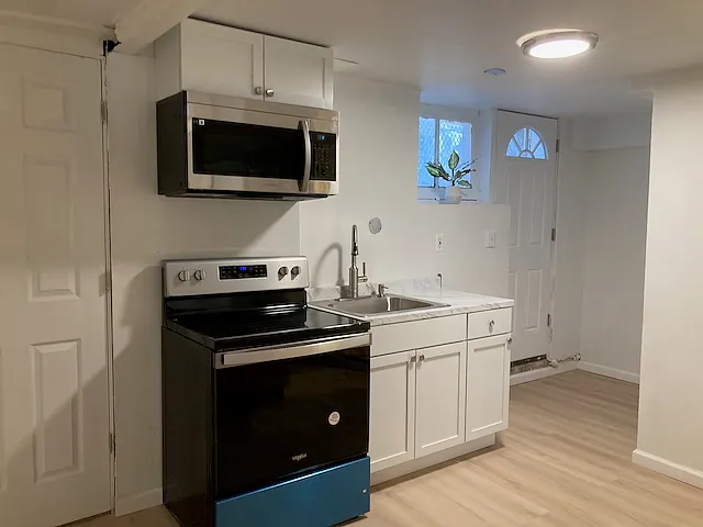 826 E 33rd St #B — Photo 13