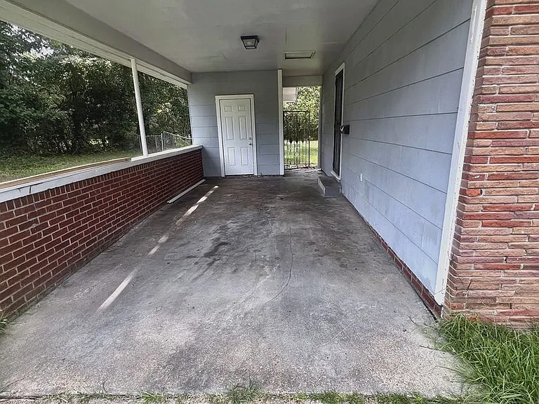 368 Leron Ave — Photo 12