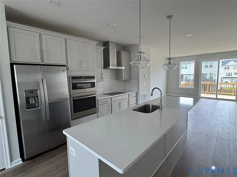 518 Sybil St — Photo 6