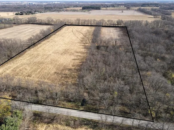 55824 County Line Rd, New Carlisle, IN 46552