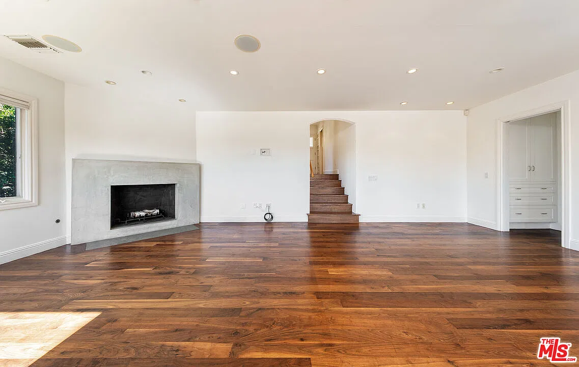 3 bed, 2.0 bath, 1473 sqft, $9,000 — Photo 2