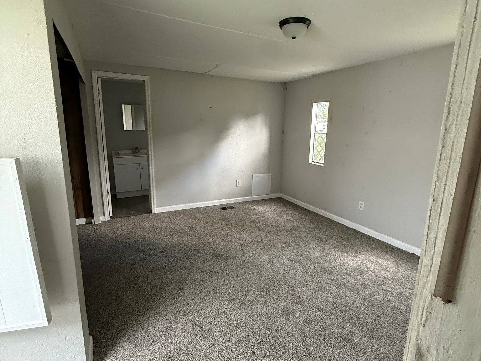 3 bed, 1050 sqft, $1,400 — Photo 3