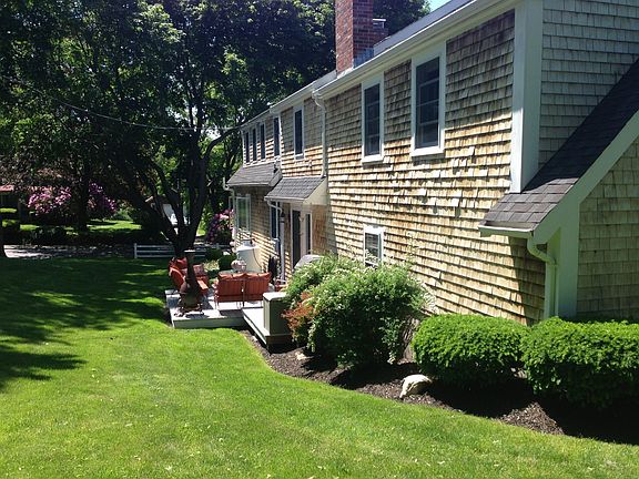 Beautiful side yard 