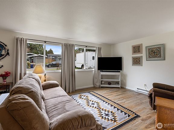 4th image of 3724 N Villard Street