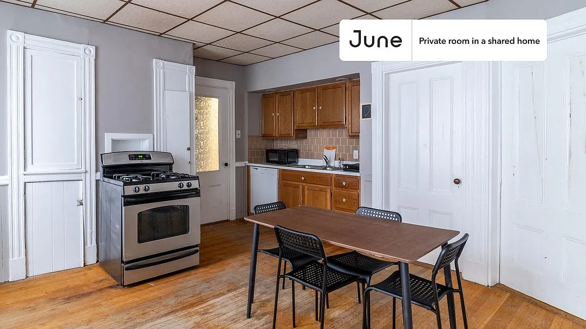 Building Photo - 106 Beacon St #E