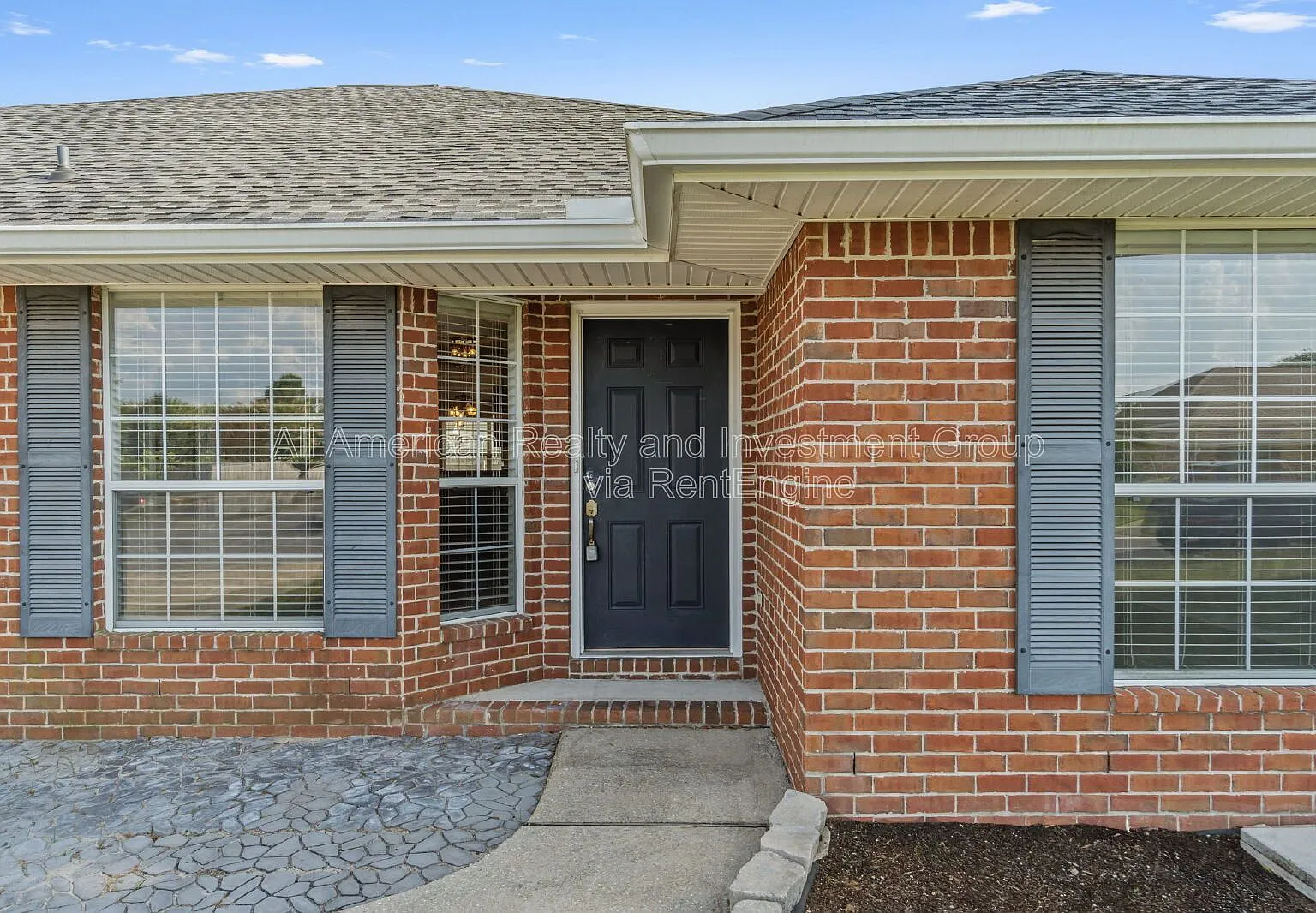 4 bed, 2.0 bath, 1928 sqft, $2,025 — Photo 3