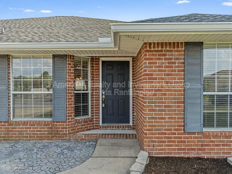 203 Citadel Ln — Photo 3