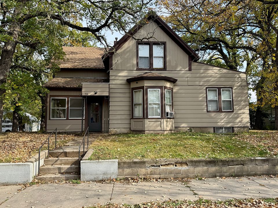 1st image of 914 8th Ave S #4